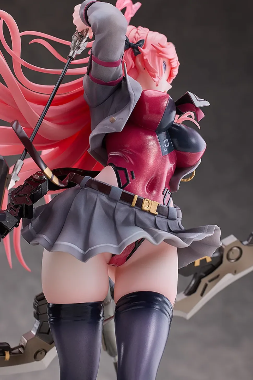 Colors:Red 1/7 Scale Figure