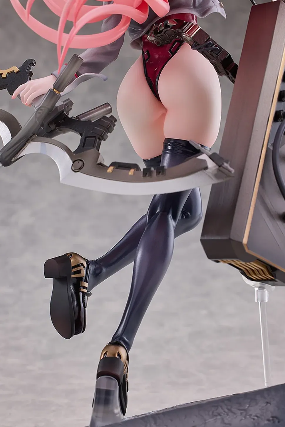 Colors:Red 1/7 Scale Figure