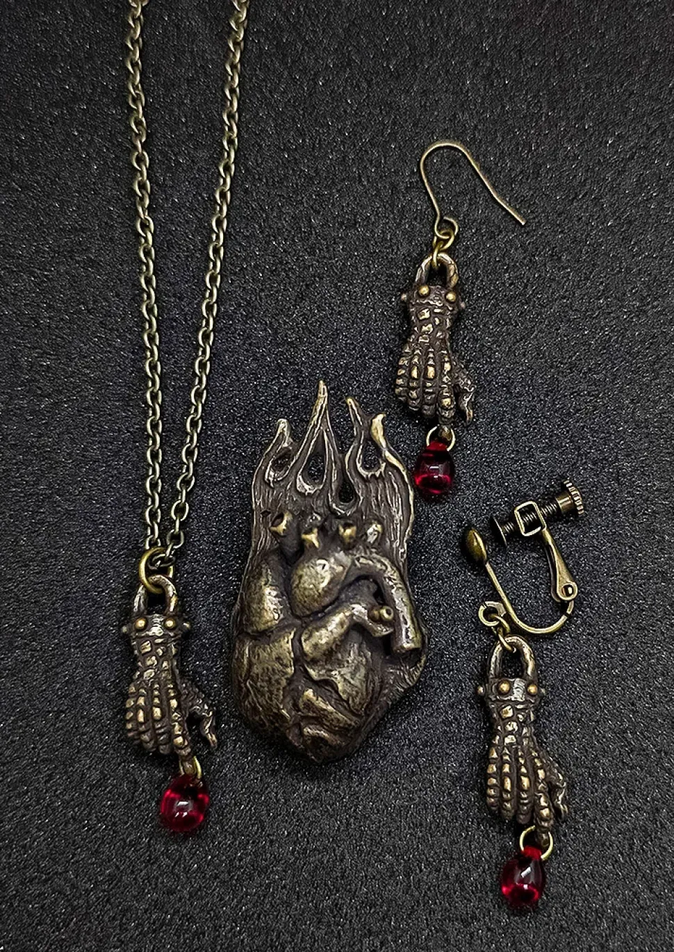 Dragon's Dogma 2 Dragon Hand Pendant