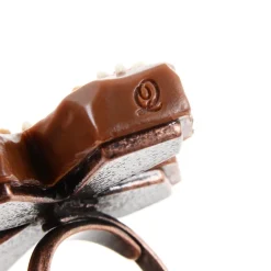 Q-pot. Parlor Cross Chocolat Ring
