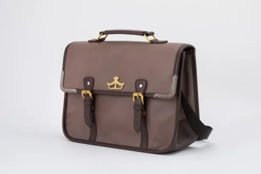 Wandering Witch: The Journey of Elaina Elaina’s Bag